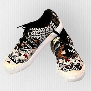 Keen Elsa VI Aztec Geometric Sneakers – Women’s Size 9